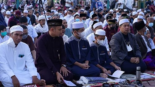 Khatib Salat Idul Fitri H H Ibnu Sina Berpesan Jangan Berhenti