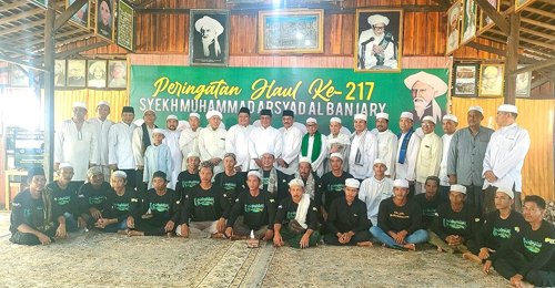 Paman Birin Ramah Tamah Dengan Para Ulama Di Kediamannyasebelum Ke Haul