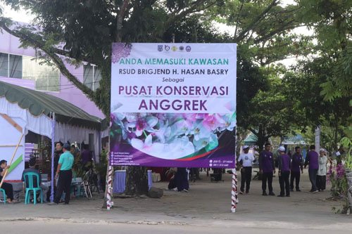 Pusat Konservasi Anggrek Di Halaman Rsud Hasan Basry Kandangan