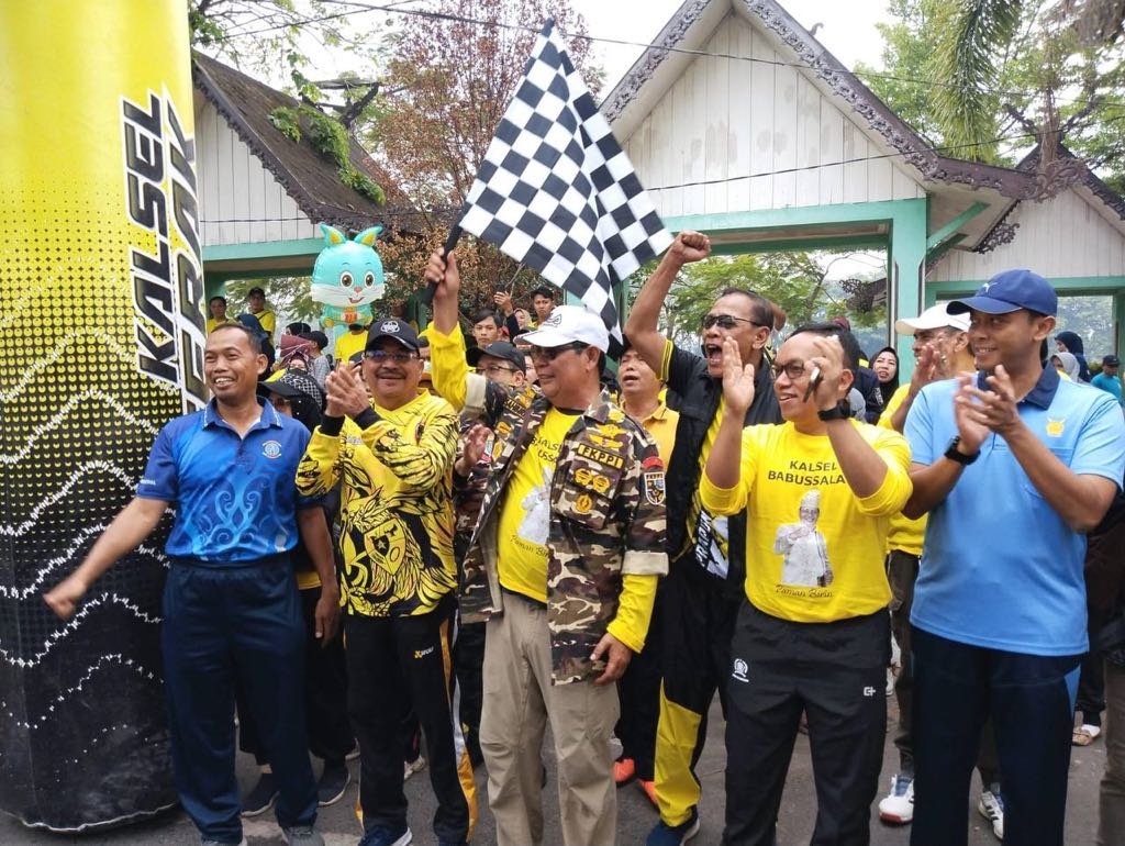 Paman Birin Melepas Ribuan Warga Ikuti Jalan Santai FKPPI Kalimantan Post