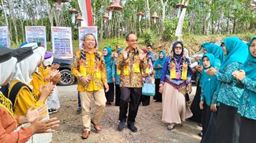 Desa Gunung Batu Di Evaluasi Lomba Peningkatan Kualitas Keluarga Tahun