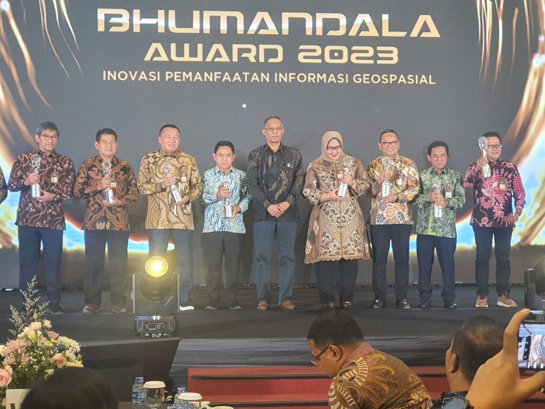 Pemkab Hss Raih Penghargaan Bhumandala Award