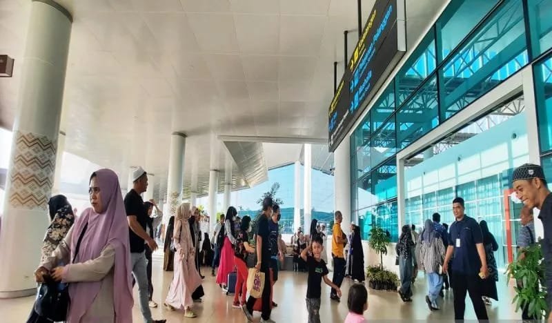 Arus Penumpang Di Bandara Syamsudin Noor Naik Persen