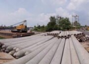 Tiang Pancang Tinggal Ditancapkan
