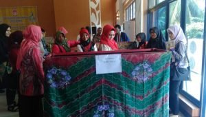 Desain dan Kreatifitas Penggiat Sasirangan 33 Desain dan Kreatifitas Penggiat Sasirangan