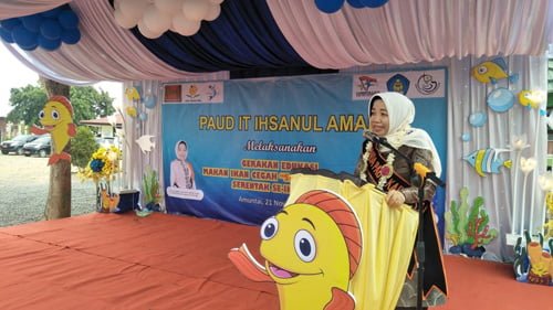 Lensa HSU GAMBAR 4 KETUA PKK HSU HJ ANNISAH SAAT MENDAPATKAN KEJUTAN UCAPAN SELAMAT ULTAH DI ACARA HKN DI BANJARMASIN 1