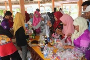 Masyarakat Daha Barat Antusias Dengan Bazar Sembako Murah 34 Masyarakat Daha Barat Antusias Dengan Bazar Sembako Murah