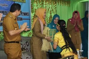 Wabup Sambut Tim Evaluasi P2WKSS dan KSI di Kecamatan Loksado 25 Wabup Sambut Tim Evaluasi P2WKSS dan KSI di Kecamatan Loksado