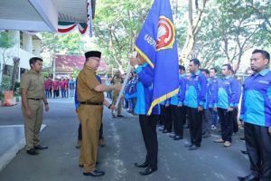 Bupati Kukuhkan dan Lepas Kontingen Karang Taruna HSS 15 Bupati Kukuhkan dan Lepas Kontingen Karang Taruna HSS