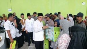 Lampu Bertenaga Surya Kembali Dibagikan ke Warga Desa 14 Lampu Bertenaga Surya Kembali Dibagikan ke Warga Desa
