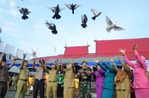 HKN Diwarnai Pelepasan Merpati dan Pemberian Penghargaan 12 HKN Diwarnai Pelepasan Merpati dan Pemberian Penghargaan