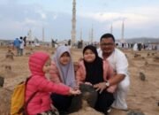 Selain Umrah, H Iyun Sekeluarga Ziarahi Makam Ibunda Tercinta