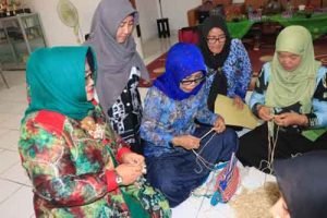 Pemko Gelar Pelatihan Pembuatan Tas Handmade Macrame 23 Pemko Gelar Pelatihan Pembuatan Tas Handmade Macrame