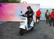 Lepas PLN Gowes, Wawali Jajal Motor Listrik 13 Lepas PLN Gowes, Wawali Jajal Motor Listrik