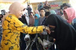 Bupati Resmikan 10 Rumah di Anjir Pasar 16 Bupati Resmikan 10 Rumah di Anjir Pasar