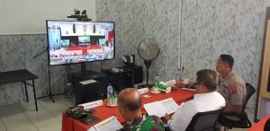 Bupati dan Forkopimda Ikuti Rakor Persiapan Natal dan Tahun Baru Via Vicon 21 Bupati dan Forkopimda Ikuti Rakor Persiapan Natal dan Tahun Baru Via Vicon