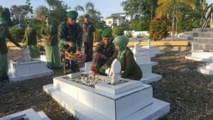 Hari Juang TNI AD Kodum 1008/Tanjung Ziarahi Makam Pahlawan 32 Hari Juang TNI AD Kodum 1008/Tanjung Ziarahi Makam Pahlawan
