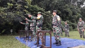 Uji Ketangkasan Prajurit Kodim 1002 Barabai Gelar Latihan Menembak 12 Uji Ketangkasan Prajurit Kodim 1002 Barabai Gelar Latihan Menembak