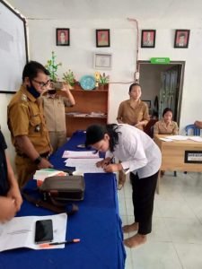 Kades Kamawen Minta Optimalkan Pelayanan Masyarakat