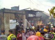 Dua Warga Stroke Terselamatkan dari Amukan Api