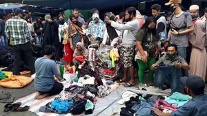 Berburu Pakaian Bekas Branded di Pasar Tungging