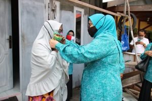 Gebrak Masker, PKK Banjar Datangi Rumah Warga