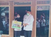 Ansharuddin Serahkan Rumah Hasil Bedah Rumah