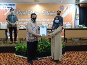 Berkas Administrasi Pencalonan Ibnu – Arifin Dinyatakan KPU Memenuhi Syarat