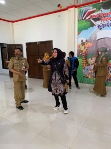 Tingkatkan Literasi, Kadispersip Kalsel Kunjungi Perpustakaan ke Daerah Kabupaten