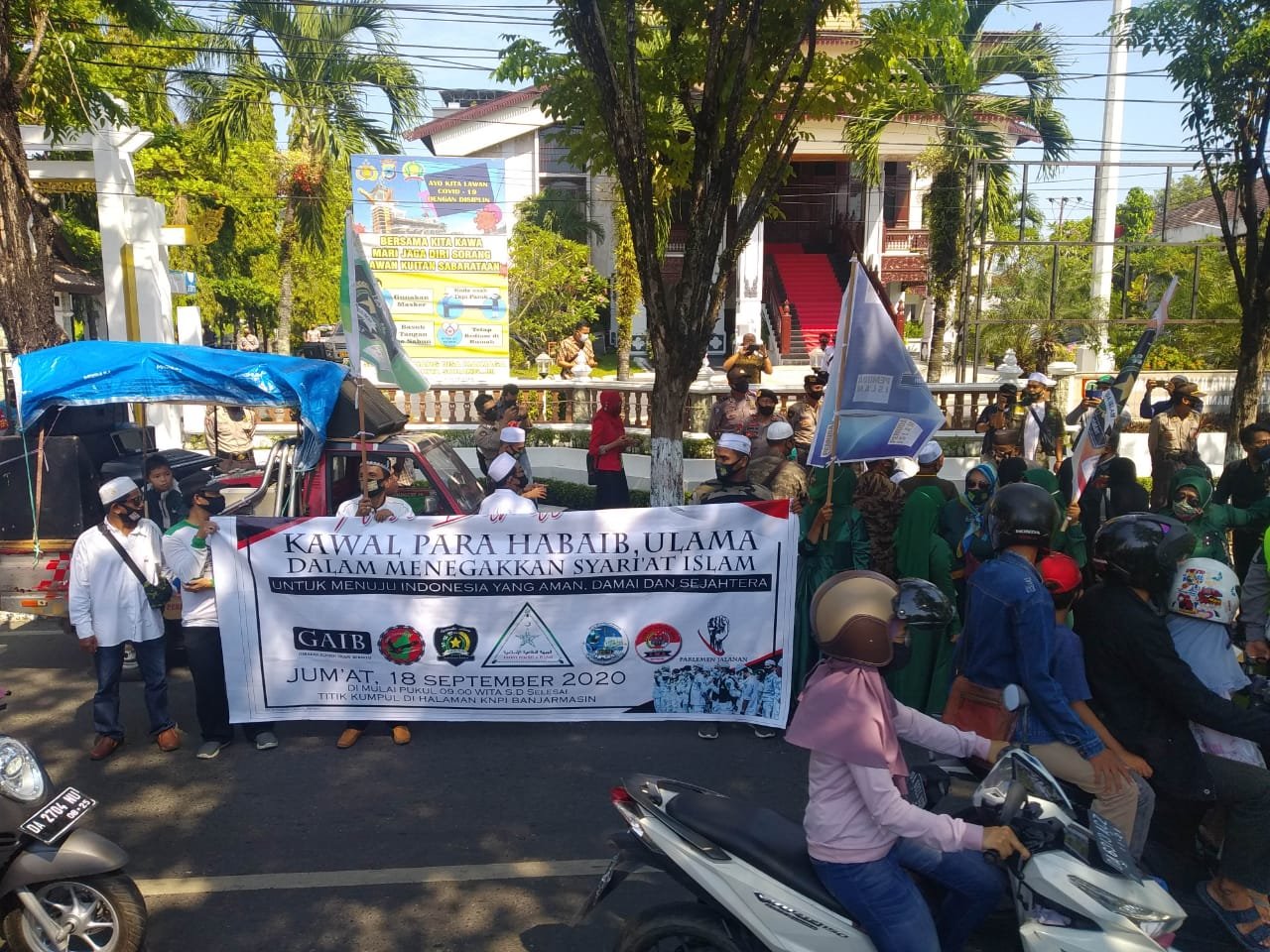 Tuntut Lindungi Ulama, Puluhan Massa Geruduk Dewan Kalsel 1 IMG 20200918 WA0037