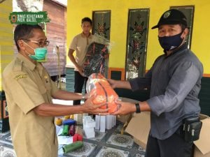 Tiga LPHD Terima Bantuan Peralatan dari Dishut Kalsel