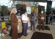 1000 Masker dan Hand Sanitizer Dibagi Kejati ke Masyarakat