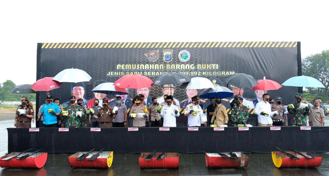 Mobil Molen Hancurkan 299,992 Kg Shabu Pengungkapan Polda Kalsel, Jutaan Anak Bangsa Terselamatkan 1 WhatsApp Image 2020 09 02 at 11.41.02 AM