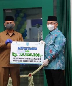 Bank Kalsel Sumbangkan Rp 12.5 Juta, Dukung Program Gebrak Masker di HSS 32 Bank Kalsel Sumbangkan Rp 12.5 Juta, Dukung Program Gebrak Masker di HSS
