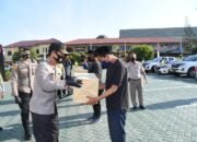 Kapolda Kalsel Lepas Bantuan 2.450 Paket Sembako dan 6.050 Masker untuk Warga Terdampak Covid 15 Kapolda Kalsel Lepas Bantuan 2.450 Paket Sembako dan 6.050 Masker untuk Warga Terdampak Covid
