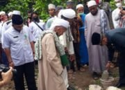 Ansharuddin Letakan Batu Pertama Pembangunan Pondok Pesantren di Desa Halubau