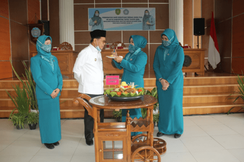 Hari Kesatuan Gerak PKK dalam suasana Pandemi Covid-19 1 hal 12 Tapin 35 klm 2