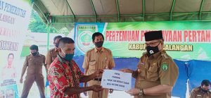 Pemkab Balangan Berikan Bantuan Petani