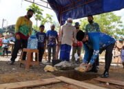 Ansharuddin Letakkan Batu PertamaPembangunan Langgar Riyadhus Salihin Desa Halong