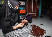 Kembali Beraktivitas, Perajin Tasbih Kaukah Kebanjiran Order