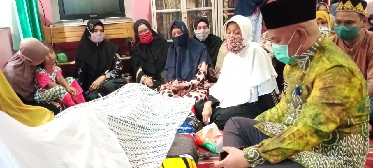 Bupati Wahid Melayat ke Kediaman Almarhum Ketua PD Muhammadiyah HSU H Abdul Kadir 1 IMG 20201001 WA0107