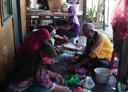 Bantu Ibu-Ibu Kupas Sayuran, Mushaffa: Jadi Ingat Kuliah di Mesir Dulu