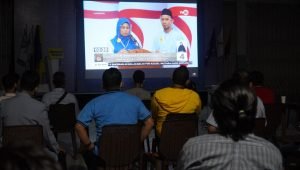Serunya Nonbar Debat di Markas Berbenah Bersama