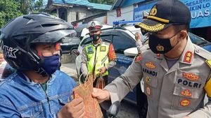 Kapolres Bartim Siapkan 50 Bingkisan Bagi Pengendara Tertib Berlalu Lintas 9 Kapolres Bartim Siapkan 50 Bingkisan Bagi Pengendara Tertib Berlalu Lintas