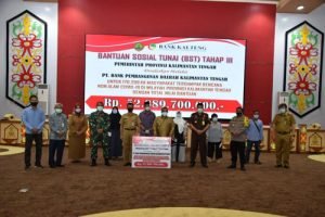 Plt. Gubernur Kalteng Salurkan Bantuan Sosial Tahap III