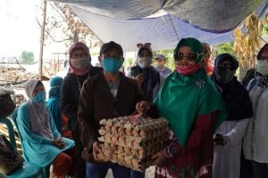 Plt Ketua TP PKK Bantu Korban Kebakaran Pulau Bromo