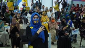 Warga Banjarmasin Antusias dan Bahagia Bertemu Hj Ananda