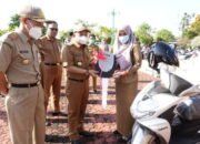 H Sudian Noor Serahkan Bantuan Kendaraan Roda Dua Untuk 149 Bidan Desa