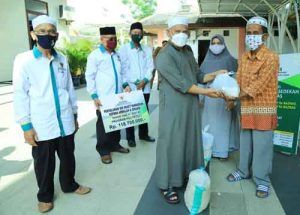 Baznas HSU Bagikan Paket Ramadhan