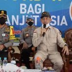 15 Kalteng 1 Sekda Kalteng Fahrizal Fitri menyampaikan sambutan egbyar vaksinasi